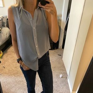 Sleeveless button down collar blouse